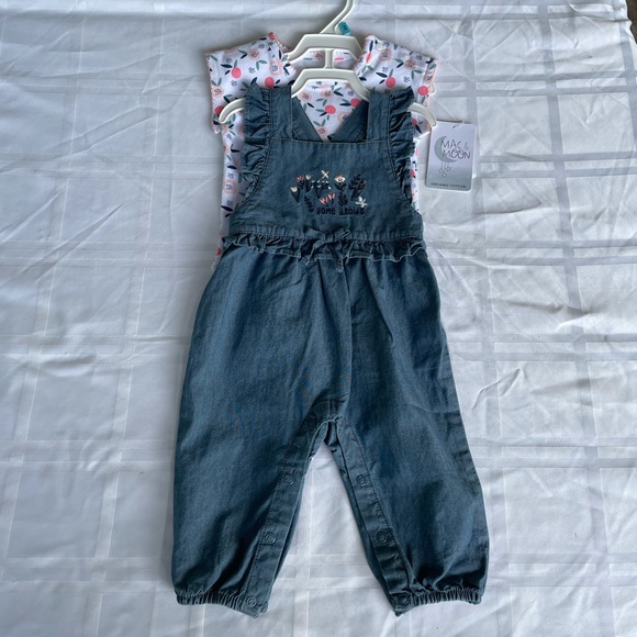 BNWT Mac & Moon Baby Girls 2 Piece Chambray Overall Set with Floral Print, 6 Mo - Picture 2 of 4